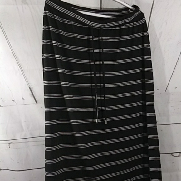 Seven7 Horizontal black skirt with white strips, M - Picture 4 of 5